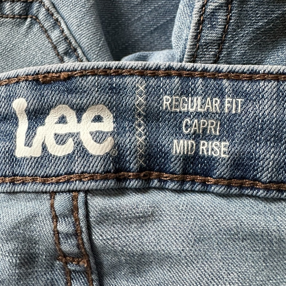 Lee Women's Regular Fit Mid-Rise Capri Jesns Blue Size 6 - Picture 6 of 7